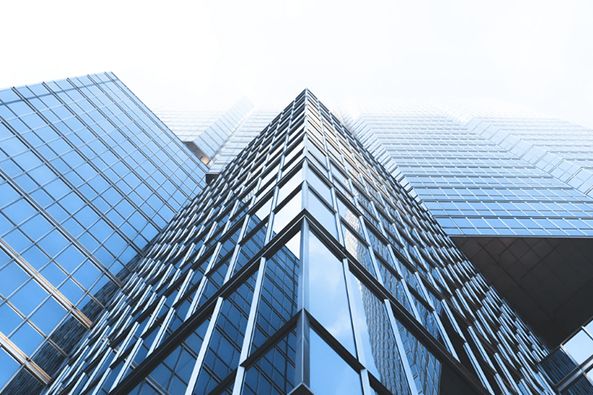 地產(chǎn)跌倒，險(xiǎn)資逃跑