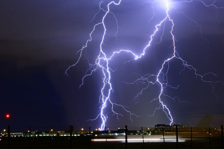 信用債暴雷難擋銀行股爆發(fā)，不良資產(chǎn)擾動(dòng)因素尤在