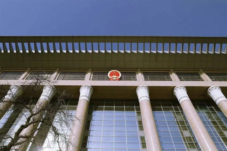 最高法院：承包人以書面通知形式向發包人主張工程款優先權，在執行程序中提出優先受償，執行機構應審查并認定權利順位